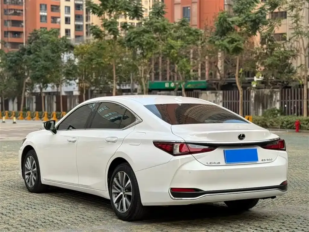 Lexus ES — фото 6