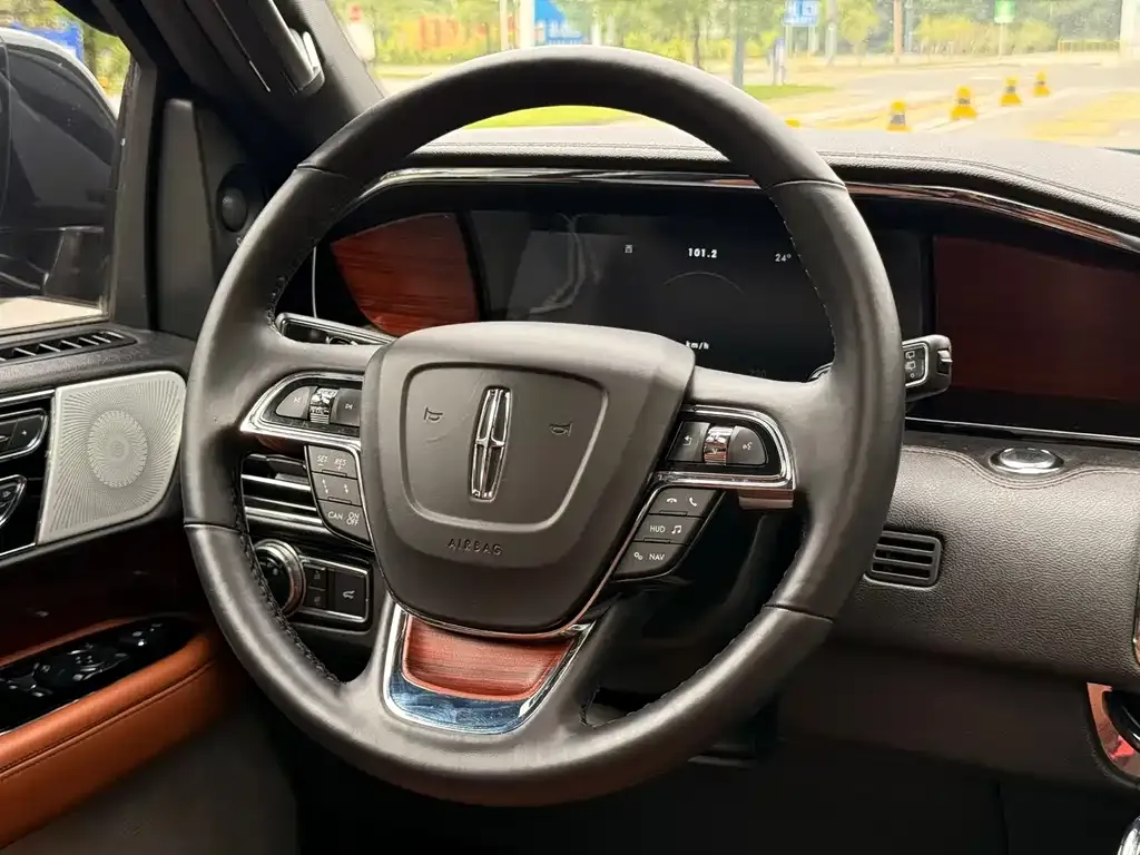 Lincoln Navigator — фото 2