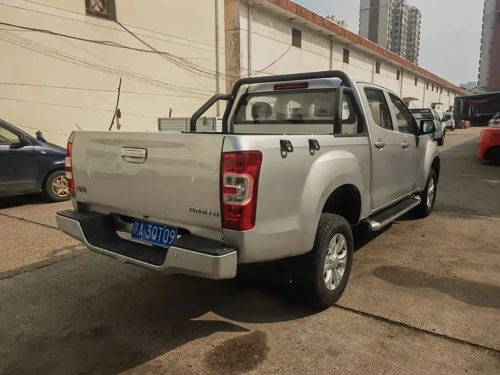 Isuzu RE-MAX — фото 3