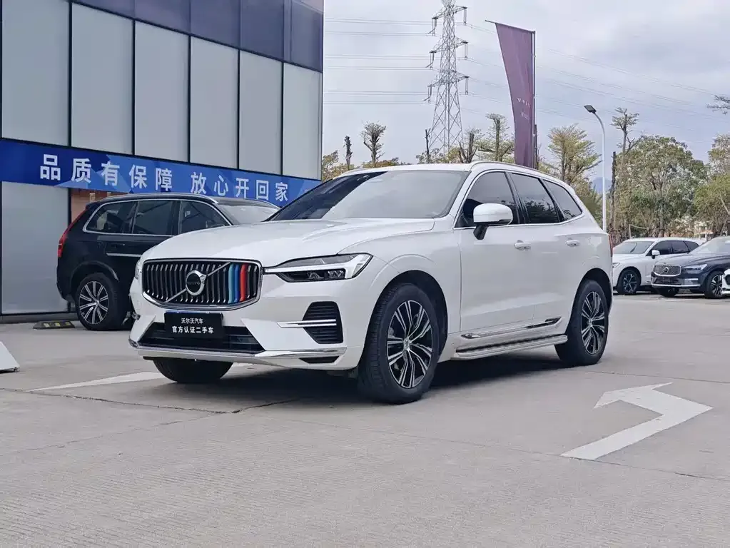 Volvo XC60 — фото 1