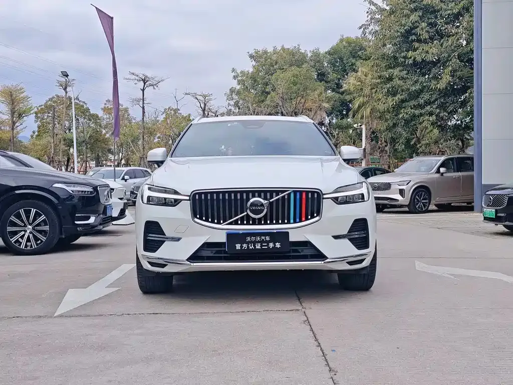 Volvo XC60 — фото 10