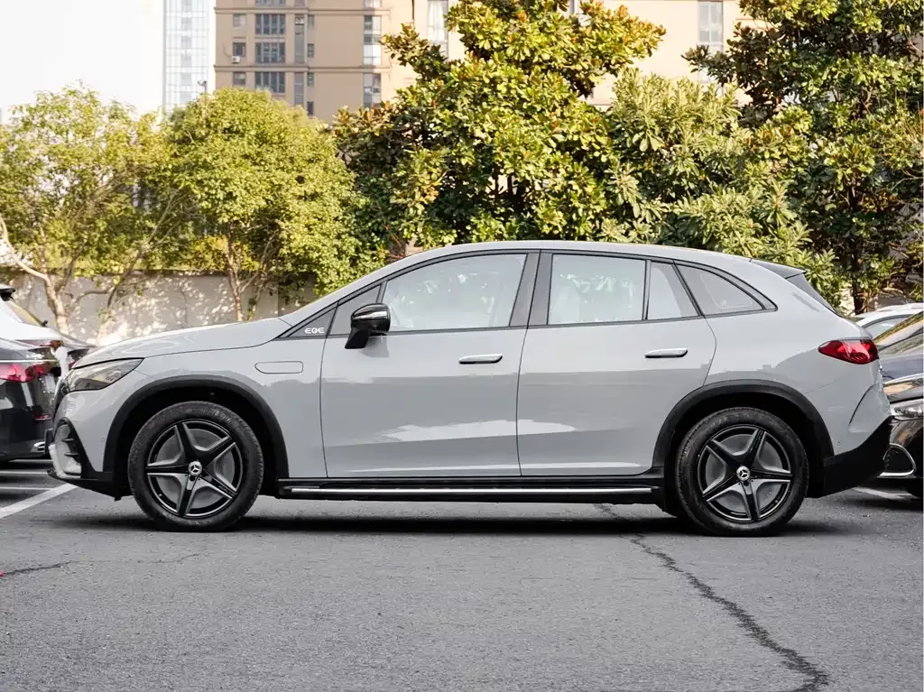 Mercedes-Benz EQE SUV — фото 10