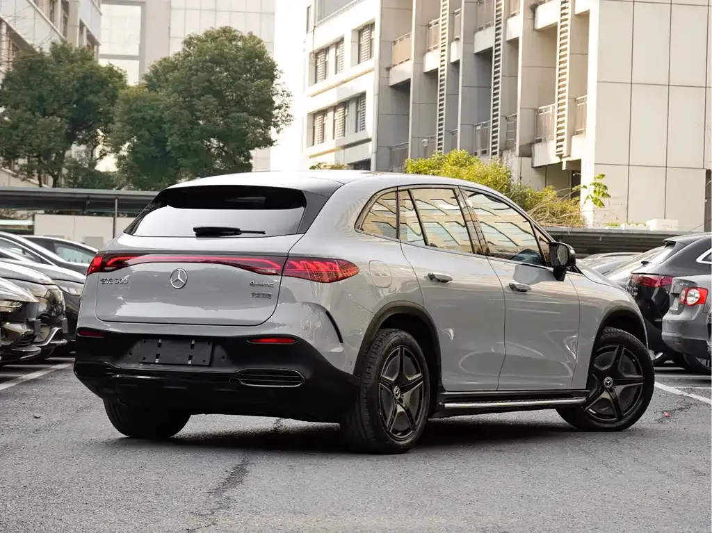 Mercedes-Benz EQE SUV — фото 6