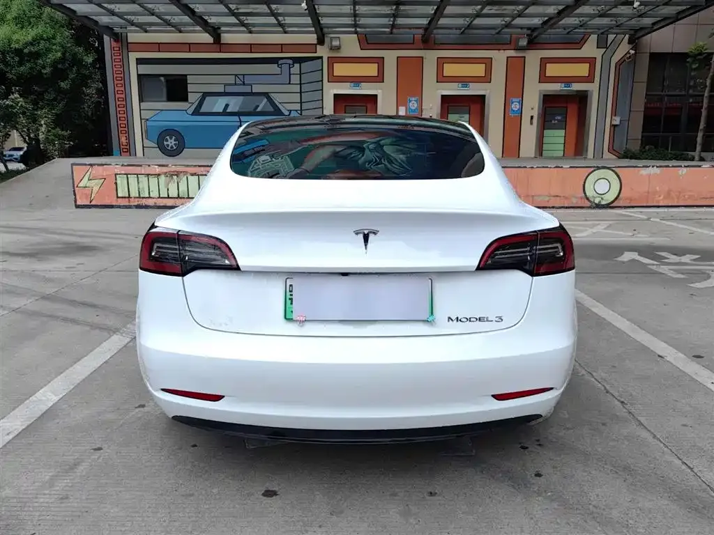 Tesla Model 3 — фото 10
