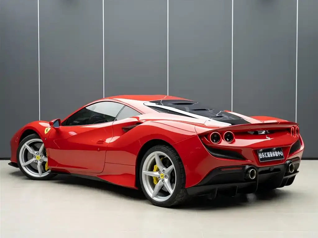 Ferrari F8 — фото 8