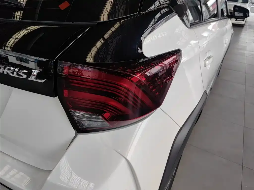 Toyota Yaris L — фото 8