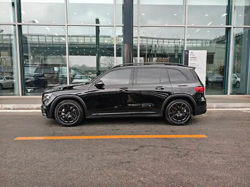 Mercedes-Benz GLB AMG — фото 5