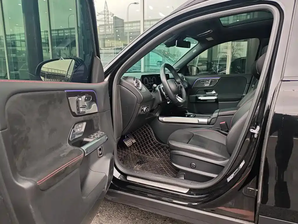 Mercedes-Benz GLB AMG — фото 9