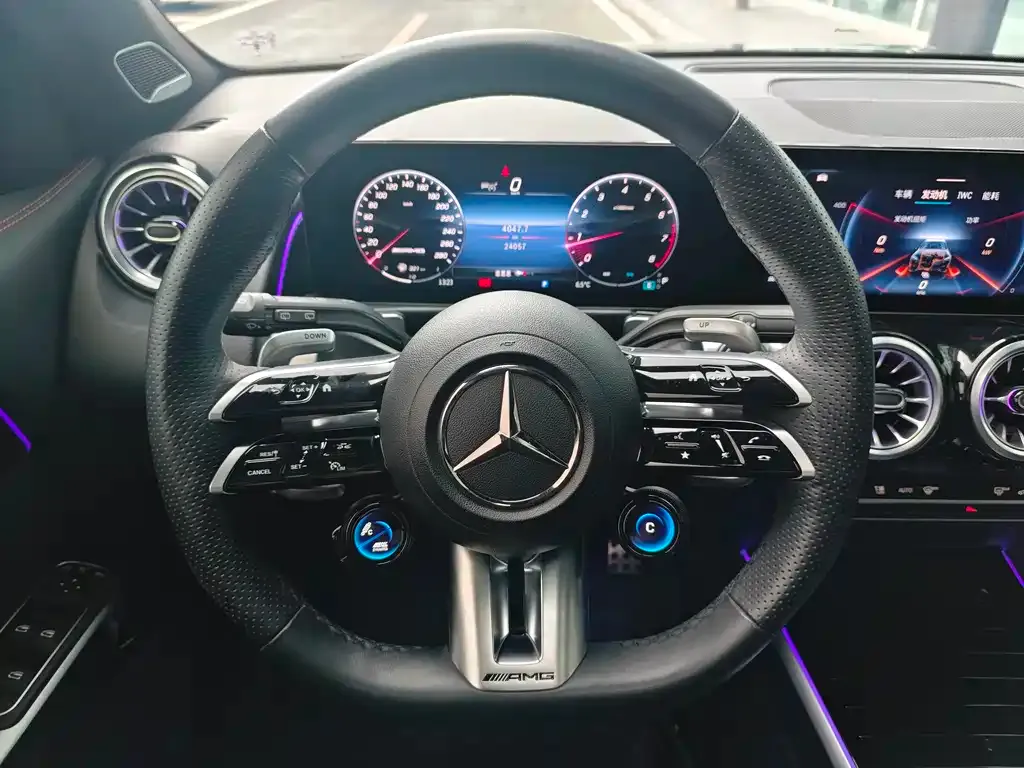 Mercedes-Benz GLB AMG — фото 7