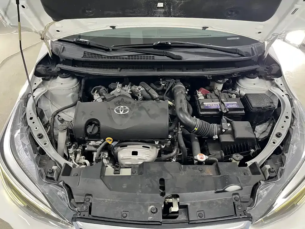 Toyota Yaris L — фото 8