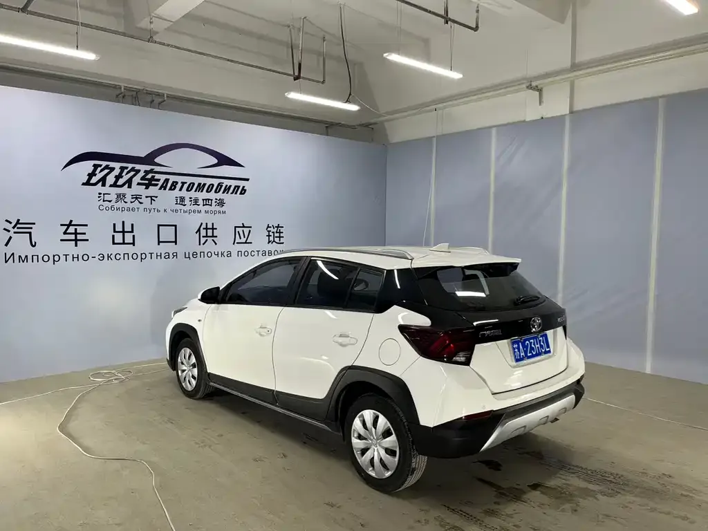 Toyota Yaris L — фото 10