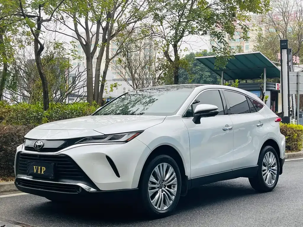 Toyota Harrier — фото 1