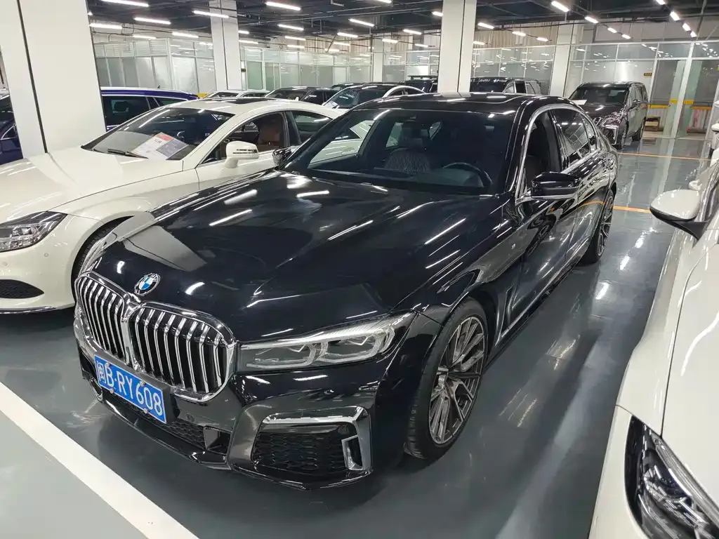 BMW 7 Series — фото 1
