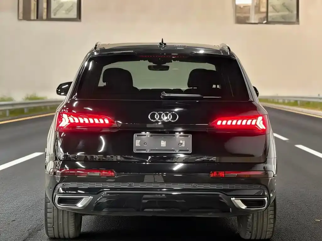 Audi Q7 — фото 7