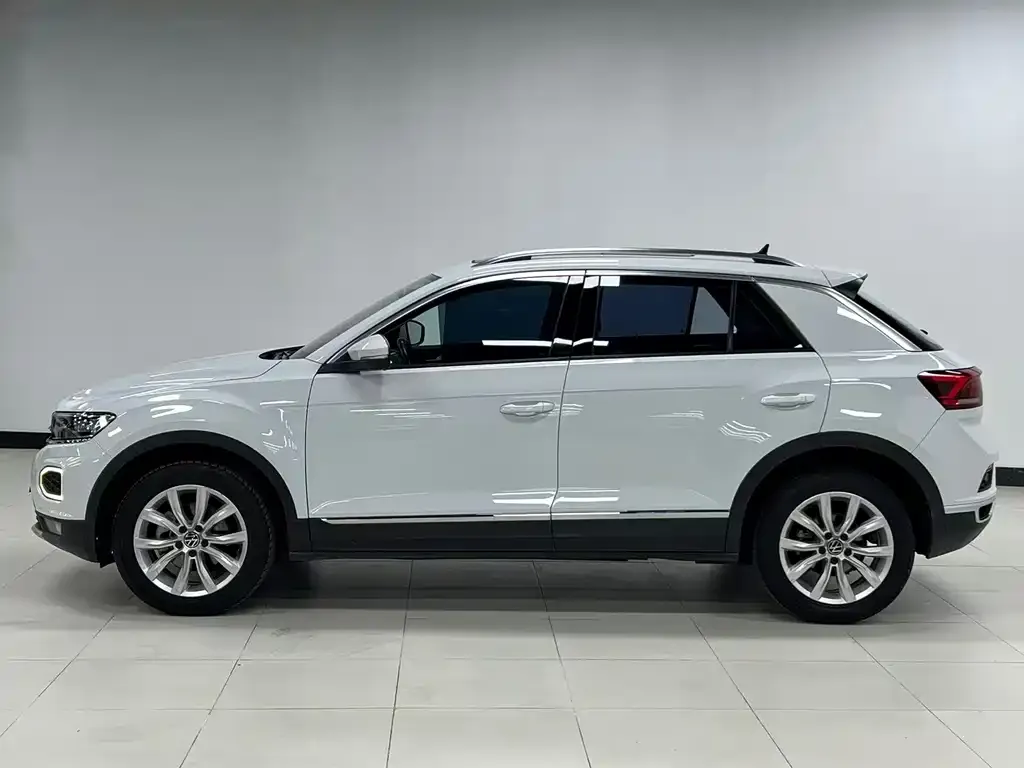 Volkswagen T-Roc — фото 9