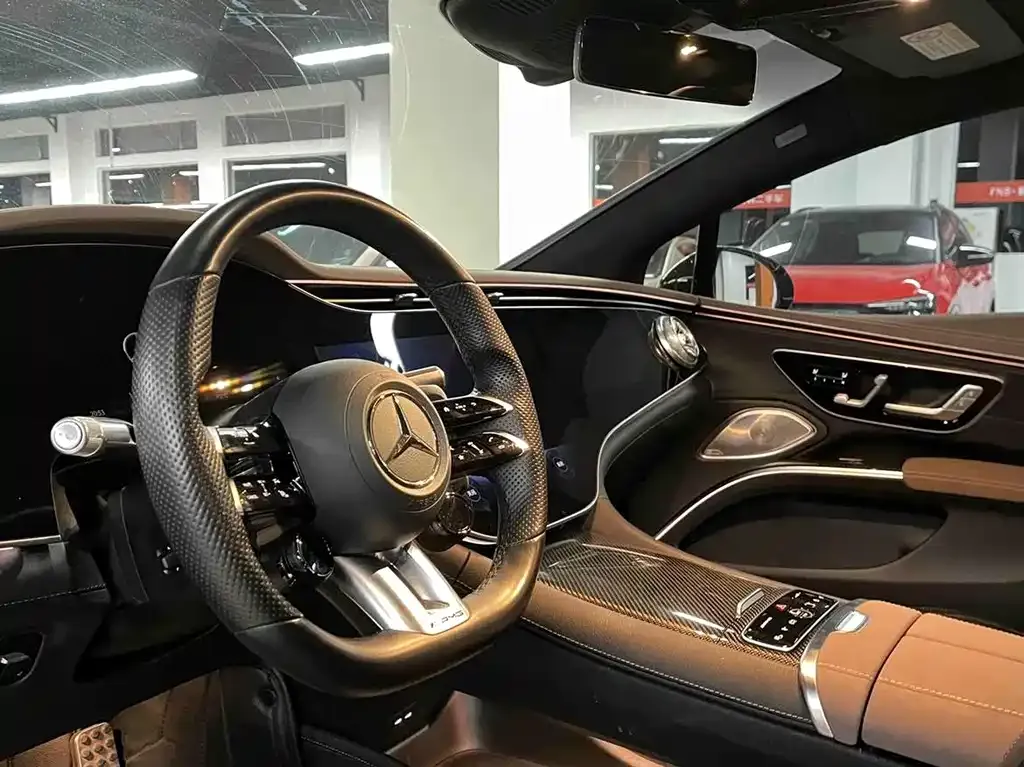 Mercedes-Benz EQS AMG — фото 9