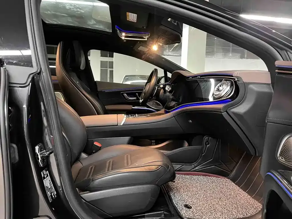 Mercedes-Benz EQS AMG — фото 7