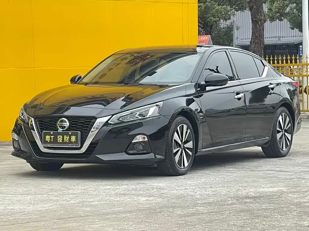 Nissan Teana — фото 1