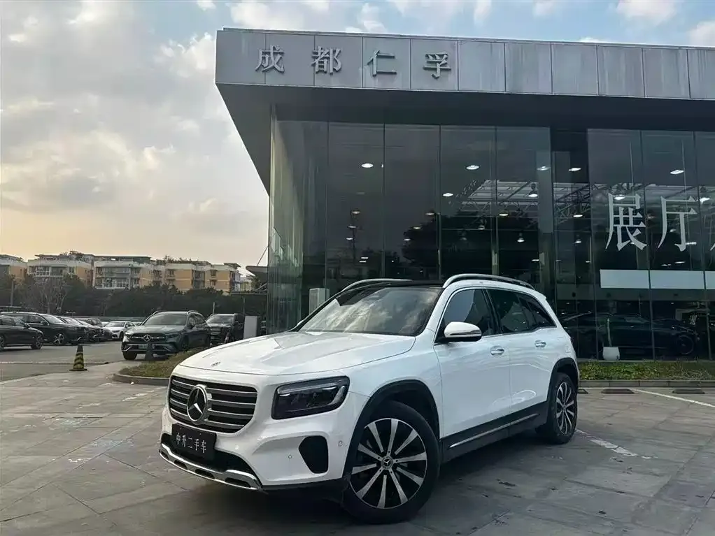 Mercedes-Benz GLB — фото 1