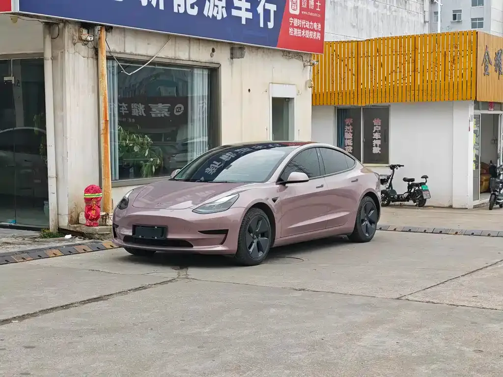 Tesla Model 3 — фото 1
