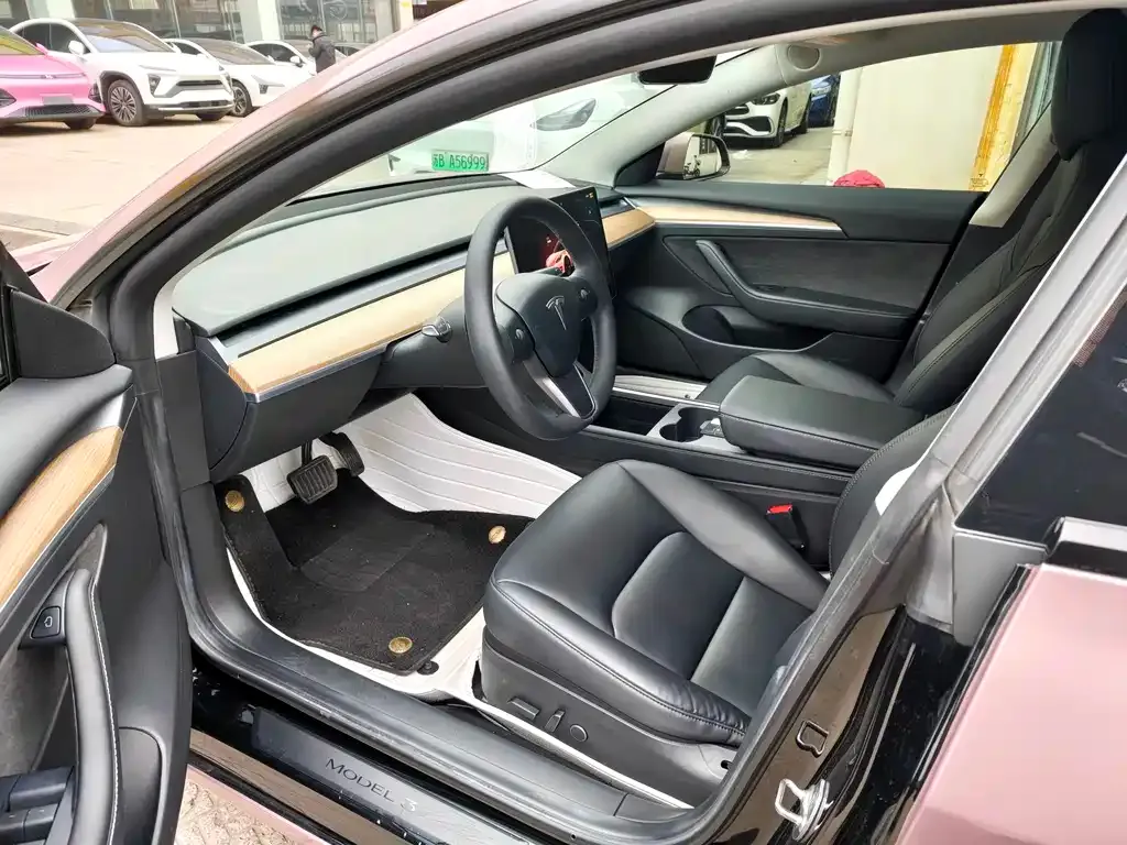 Tesla Model 3 — фото 3