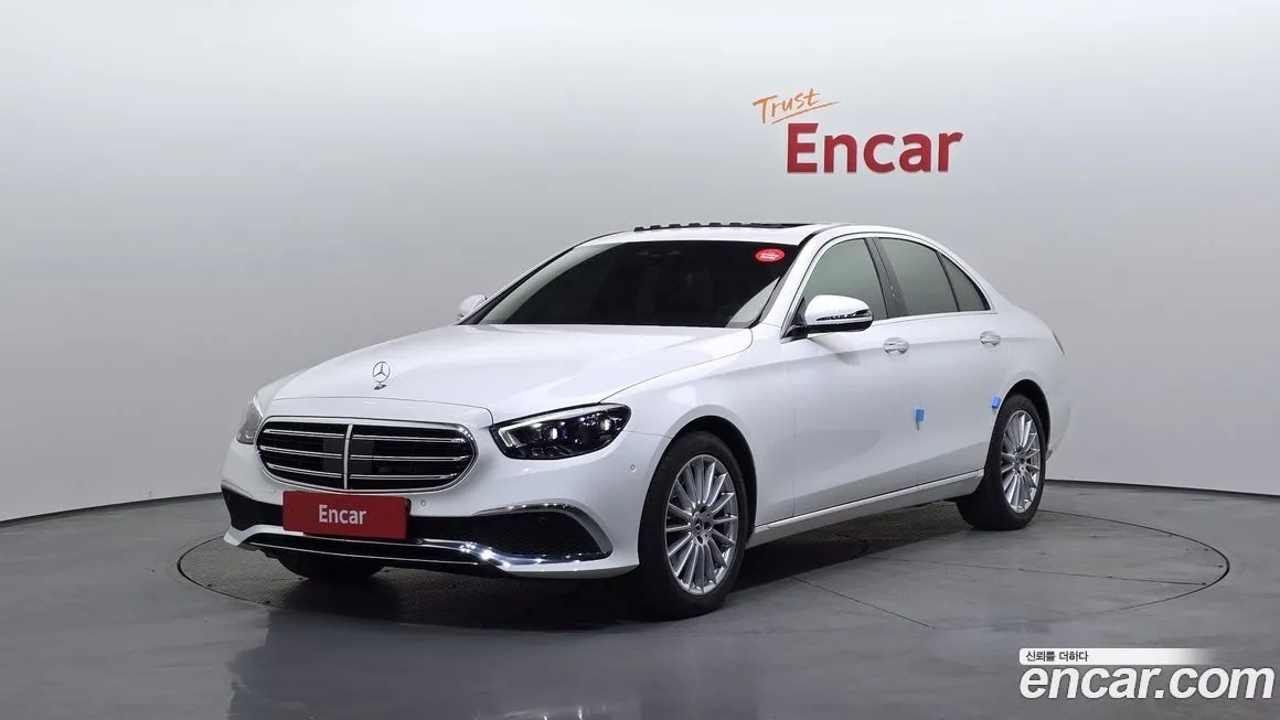Mercedes-Benz E-Class — фото 1