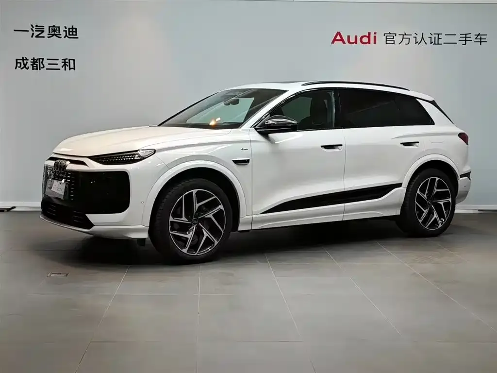 Audi Q6L e-tron — фото 1