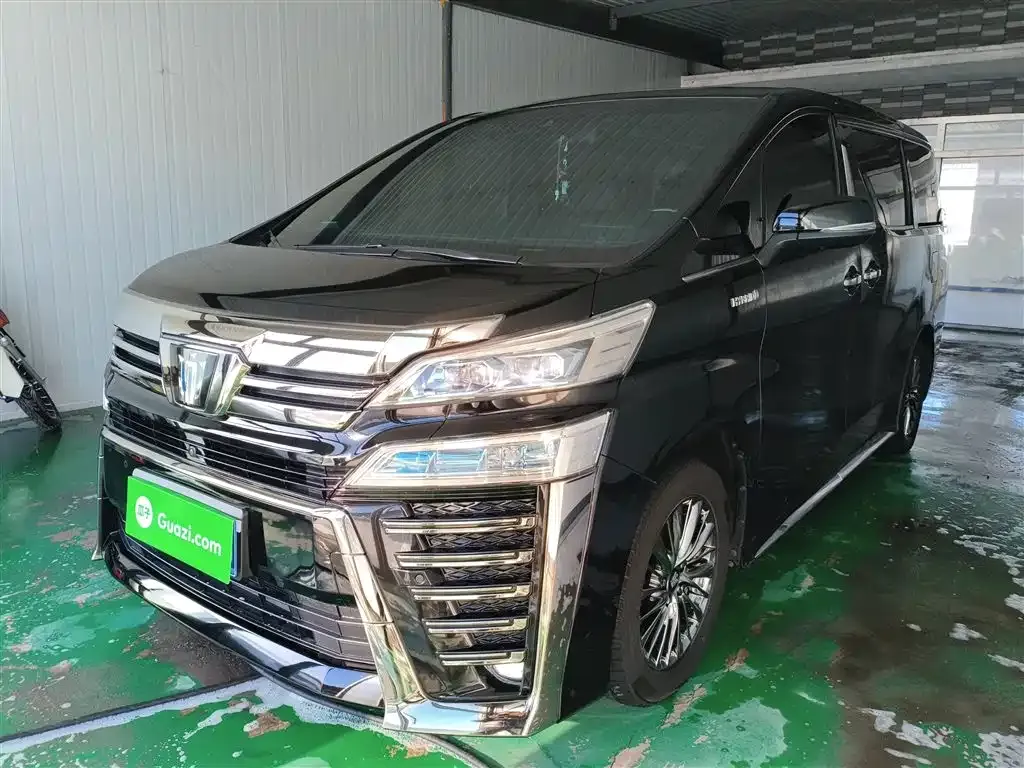 Toyota Vellfire — фото 1