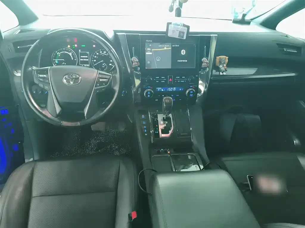 Toyota Vellfire — фото 2