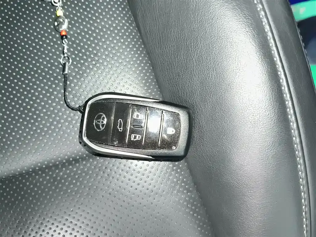 Toyota Vellfire — фото 7