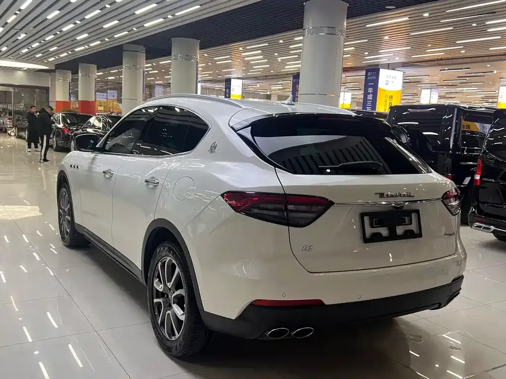Maserati Levante — фото 4