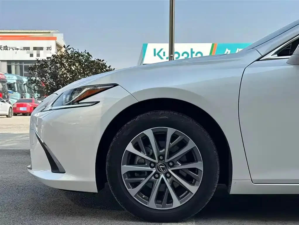 Lexus ES — фото 9