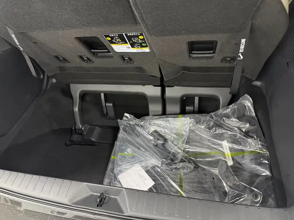 Toyota Granvia — фото 10