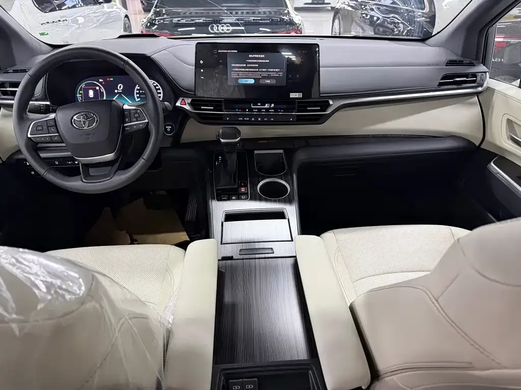 Toyota Granvia — фото 7