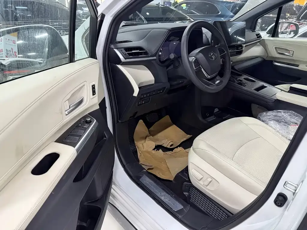 Toyota Granvia — фото 8