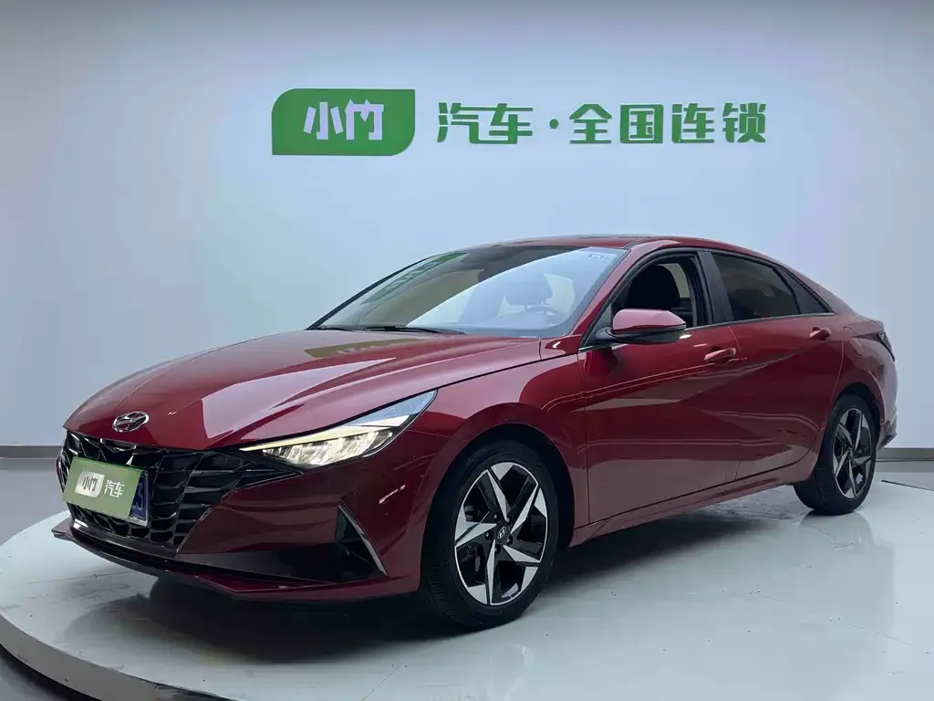 Hyundai Elantra — фото 1