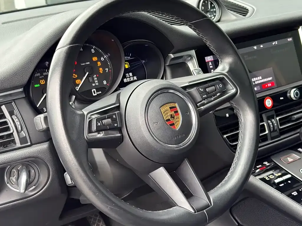 Porsche Macan — фото 6