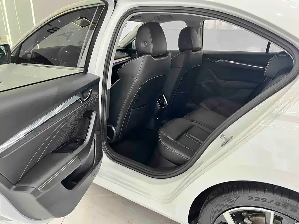 Skoda Octavia — фото 8