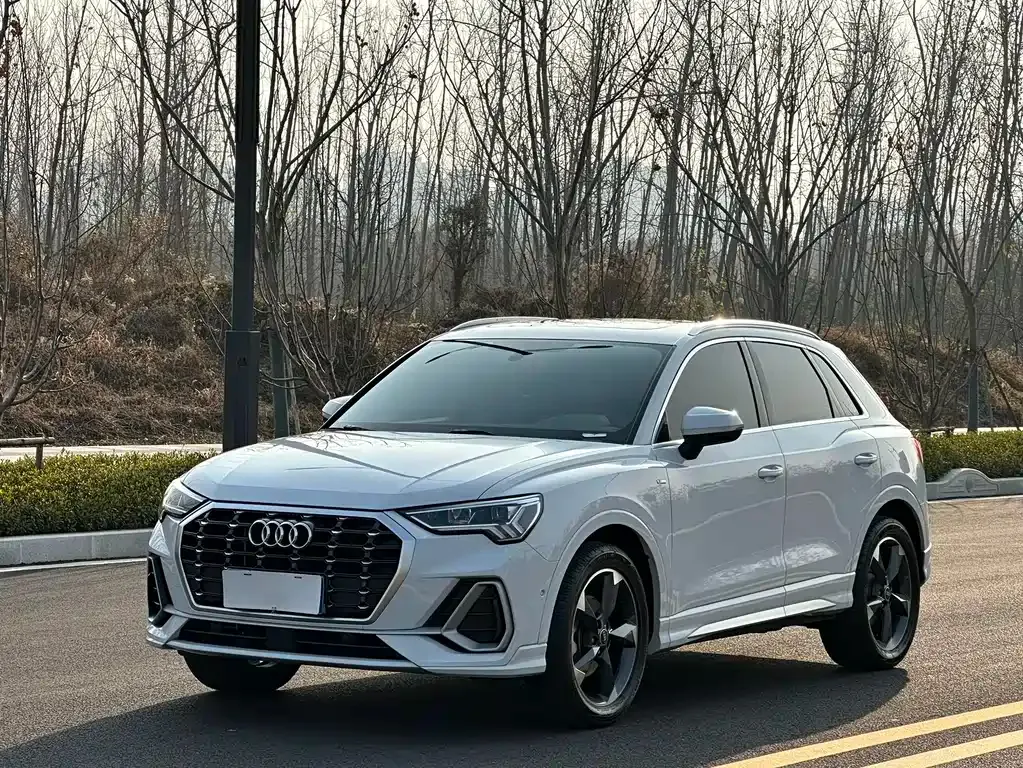Audi Q3 — фото 1