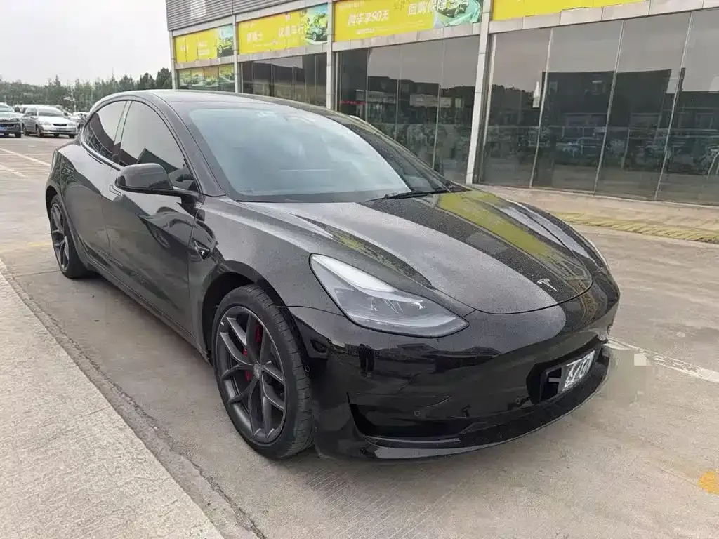 Tesla Model 3 — фото 5