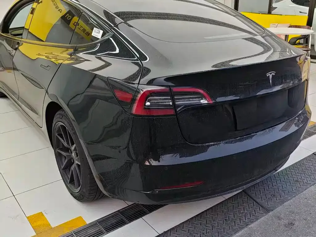 Tesla Model 3 — фото 3