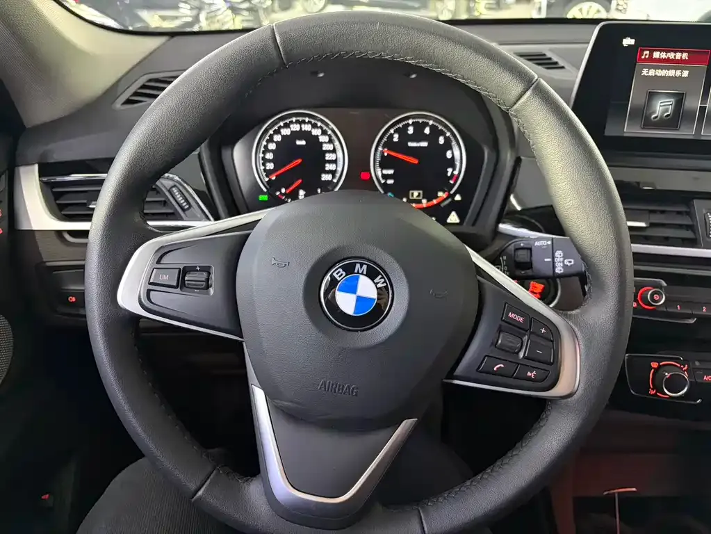 BMW X1 — фото 9