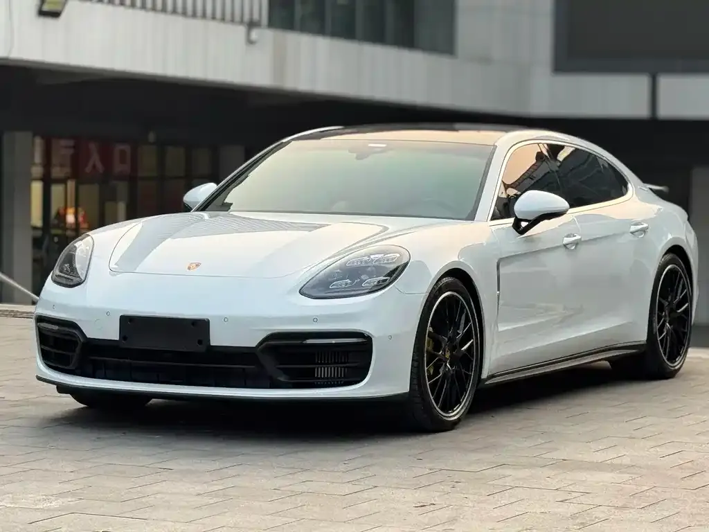 Porsche Panamera — фото 1