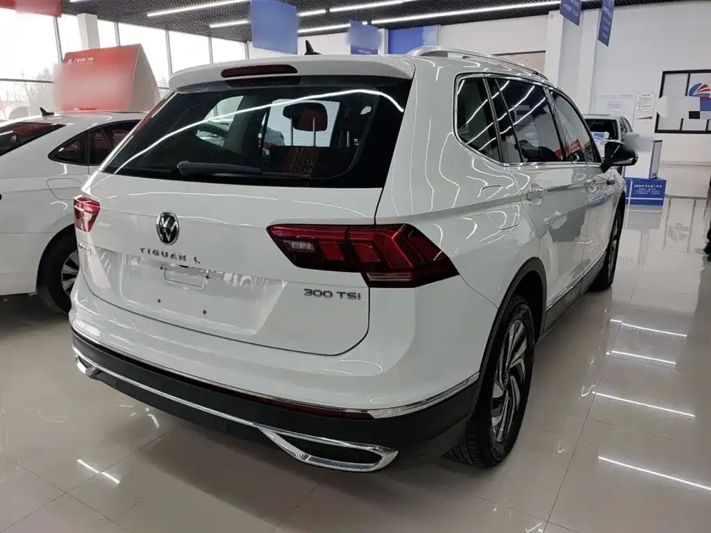 Volkswagen Tiguan L — фото 9
