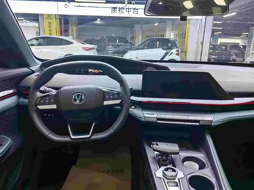 Changan UNI-V iDD — фото 2