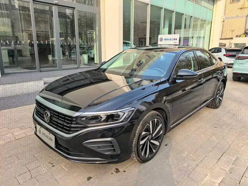 Volkswagen Passat — фото 1