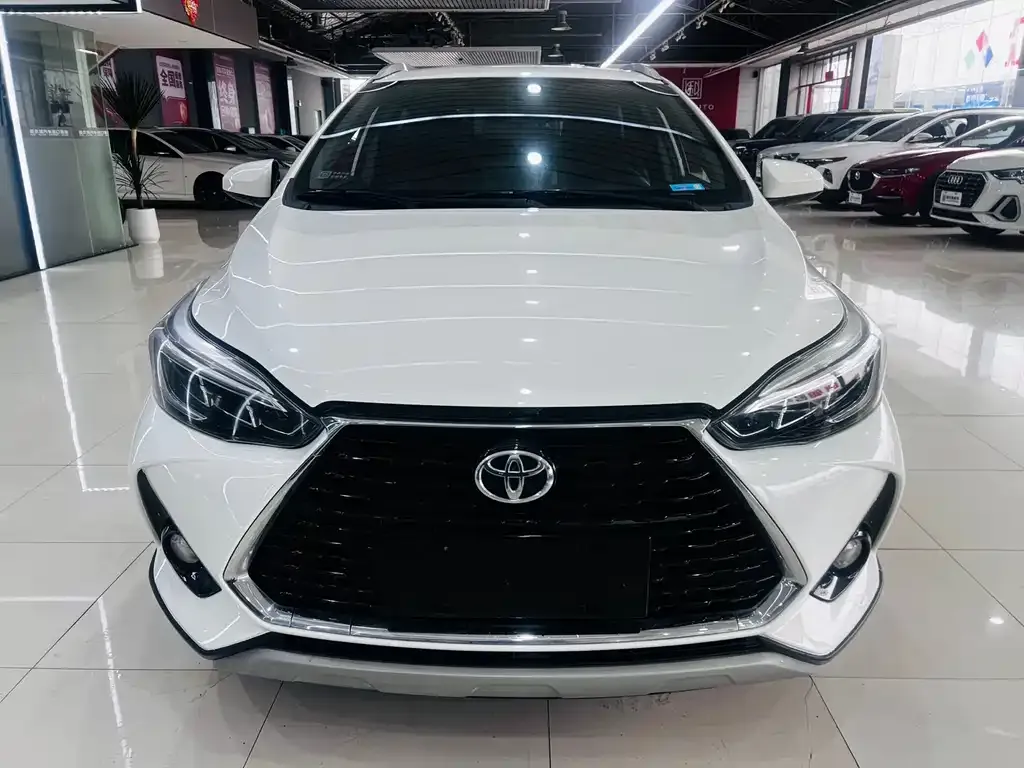 Toyota Yaris L — фото 3
