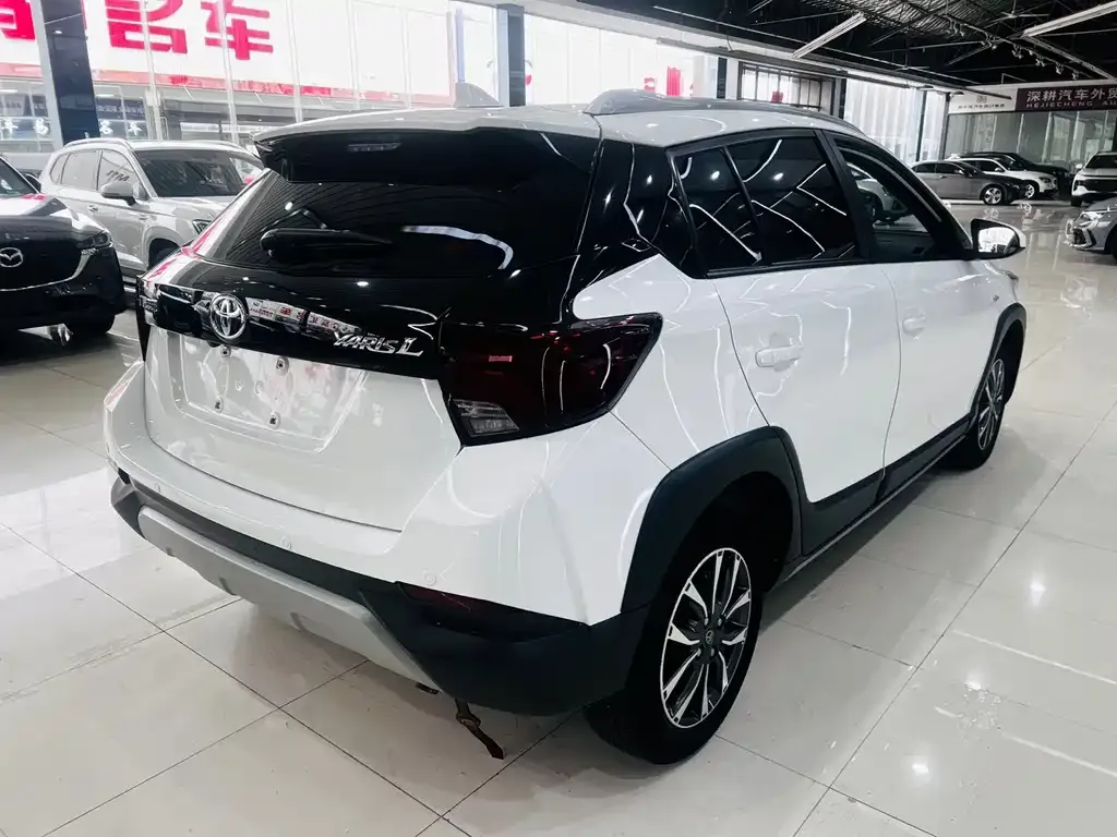 Toyota Yaris L — фото 6