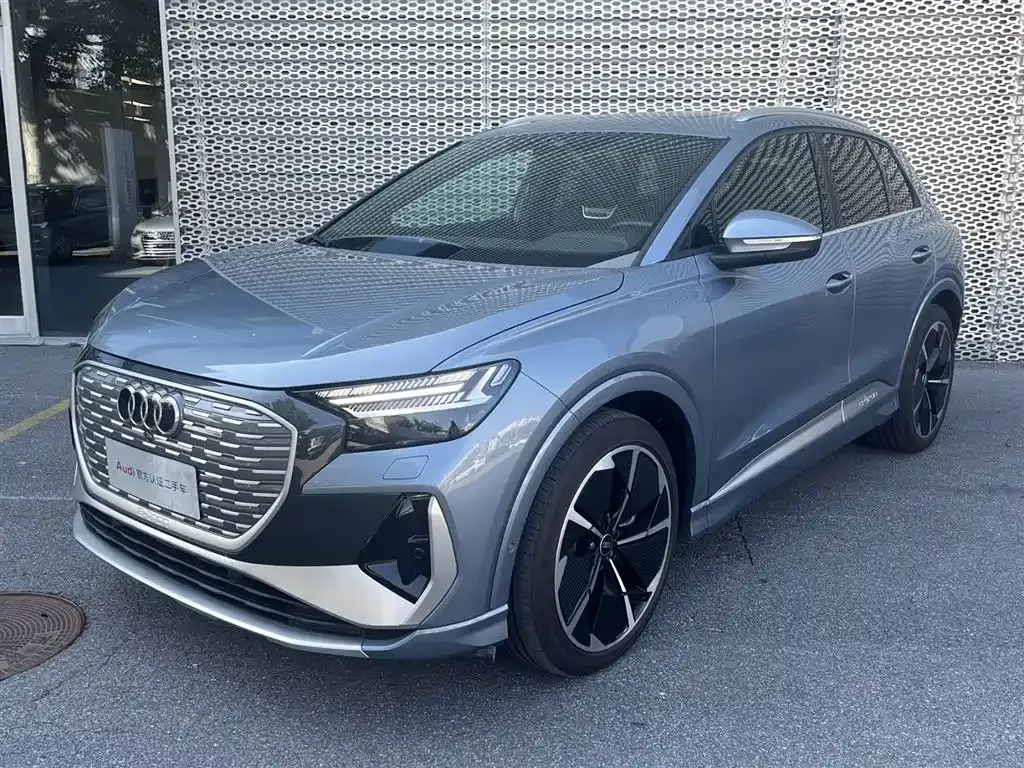 Audi Q4 e-tron — фото 1