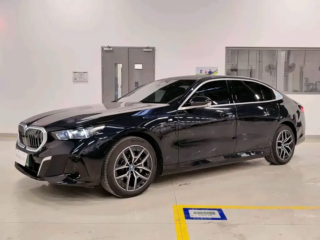 BMW i5 — фото 1